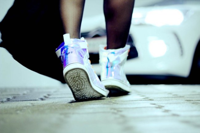 citroen-ds3-cabrio-so-chic-streetstyle-_-nat-2-holographic-sneaker-869x580